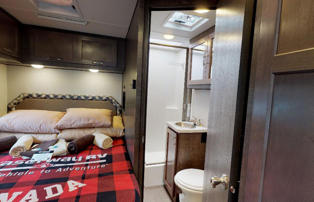 Class C Motorhome-Medium (C-Medium), , hi-res image number 13